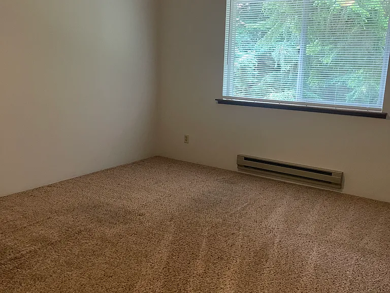 1724 NE Winters Rd — Photo 15