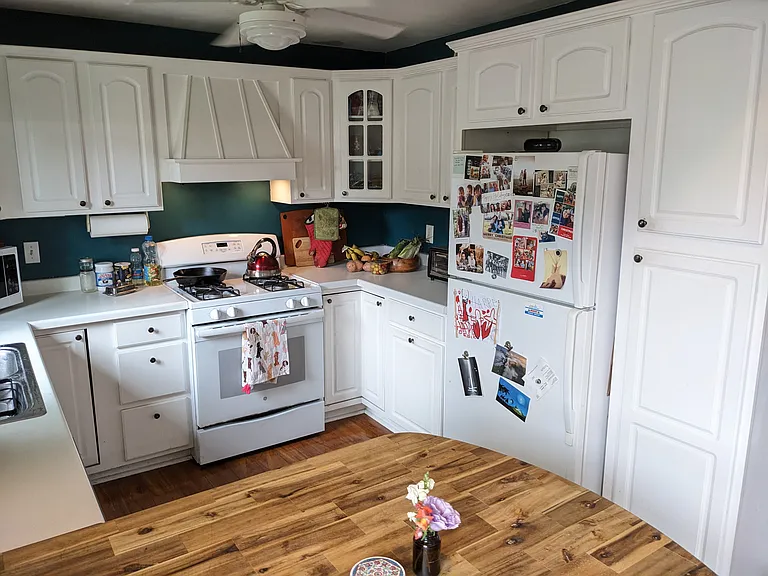 4114 Hegg Ave — Photo 3