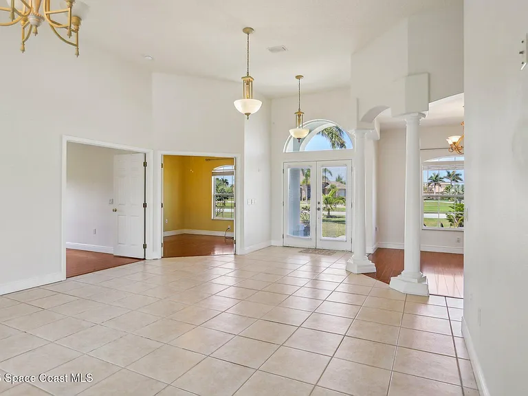 929 Hialeah St — Photo 9