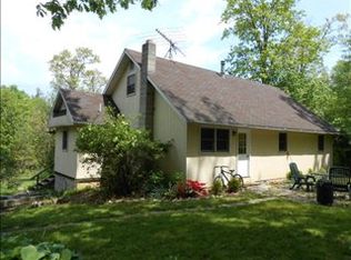72 Nut Grove Rd, Pine Grove, PA 17963