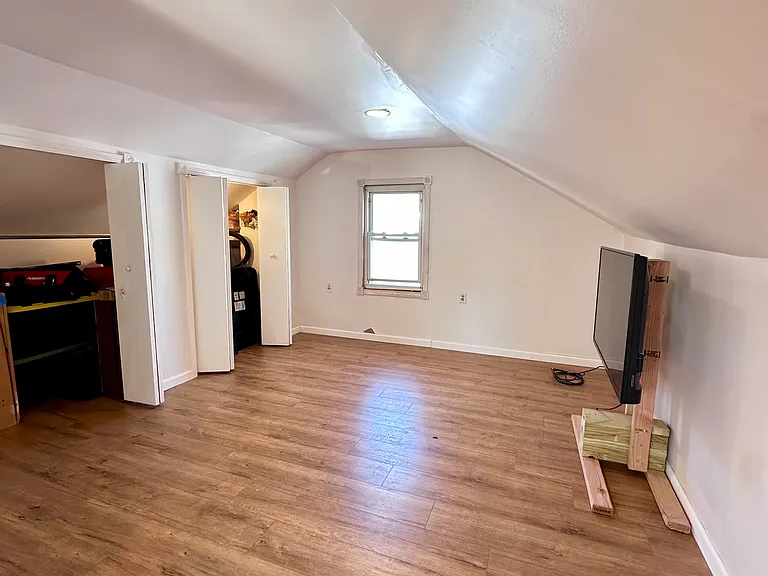 2404 Rowland Ave — Photo 27