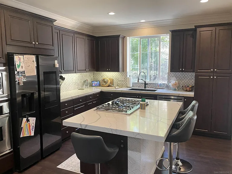 1056 Breakaway Dr — Photo 3