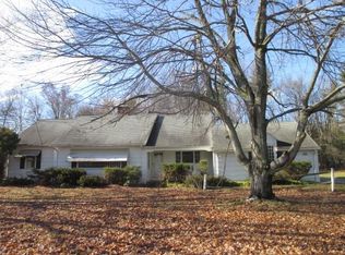 1223 E St N, Suffield, CT 06078