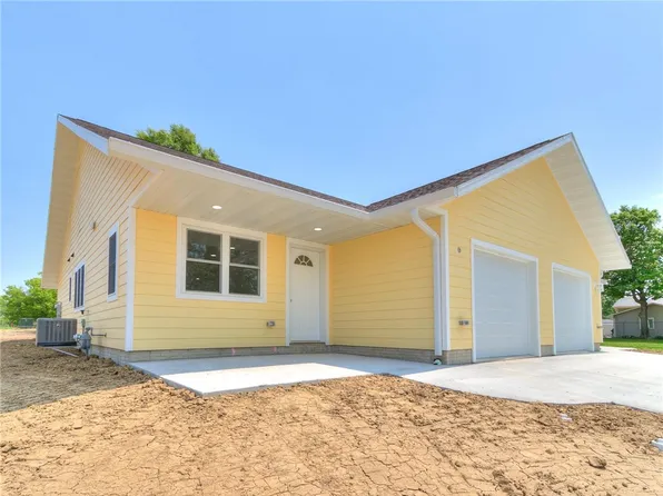 501 S 6th St, Knoxville, IA 50138