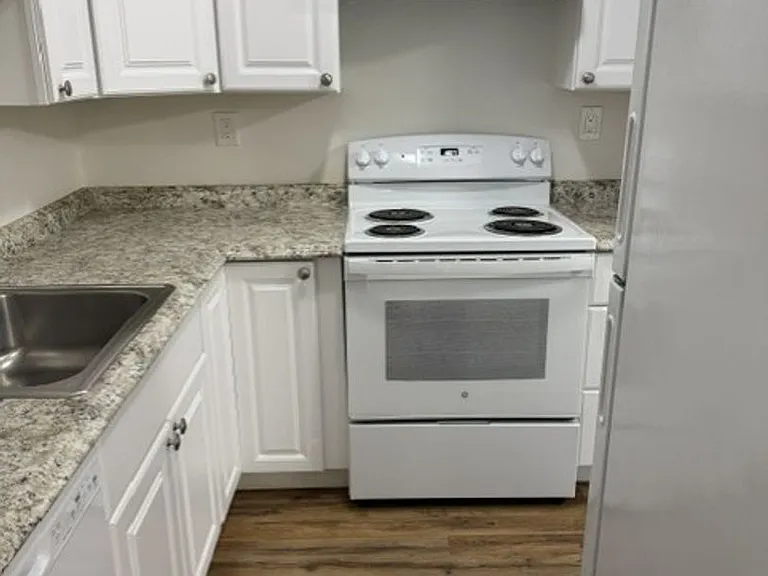 2512 Bayview Apartments — Photo 6