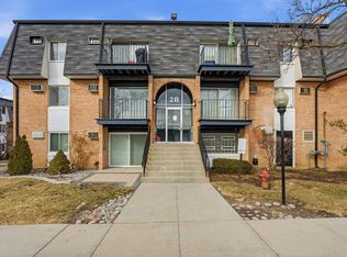 2 E Dundee Quarter Dr #B201, Palatine, IL 60074