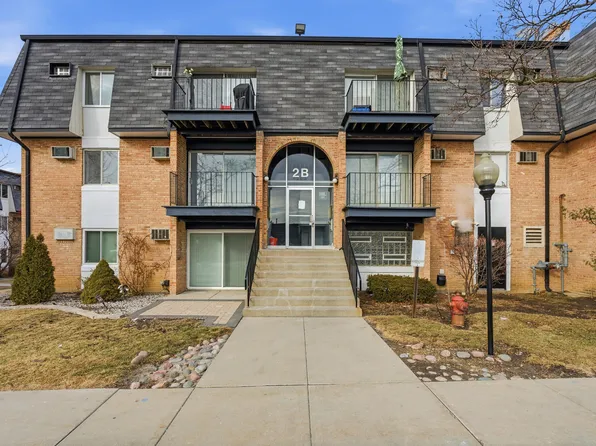 2 E Dundee Quarter Dr #B201, Palatine, IL 60074