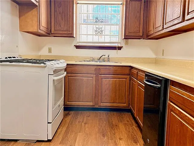 2 bed, 1.5 bath, 1200 sqft, $1,700 — Photo 4