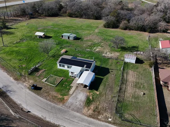 620 S Wickham St, Alvord, TX 76225