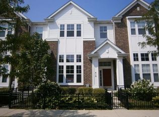 410 Plaza Pl, Aurora, IL 60504