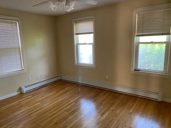 51 E Walnut St APT 1, Taunton, MA 02780