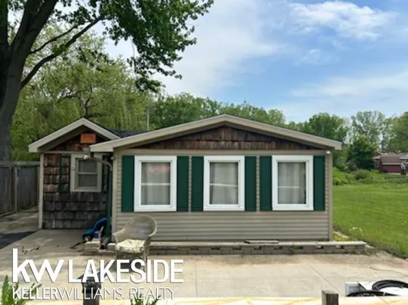 5341 River Rd, East China, MI 48054