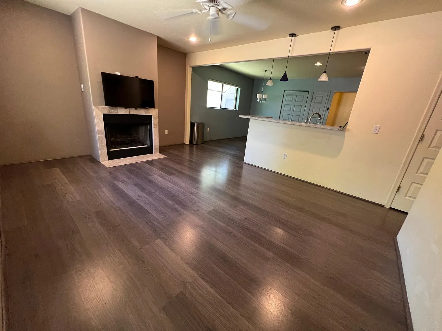 2 bed, 1200 sqft, $2,400 — Photo 4