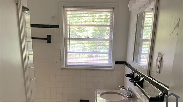 2500 Rochell Dr NW — Photo 6