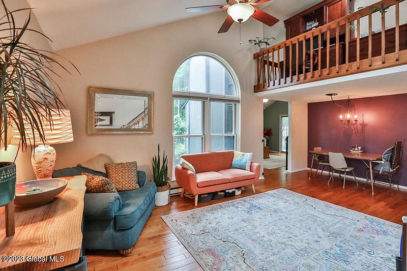 5th image of 34 Meadow Rue Place