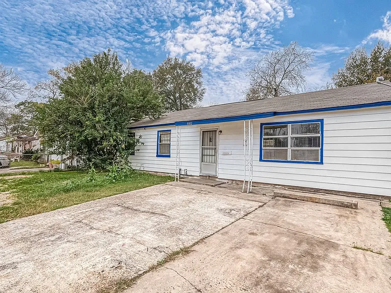 9302 Fairland Dr — Photo 2