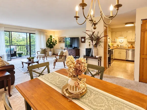 1 Summit Dr APT 57, Reading, MA 01867