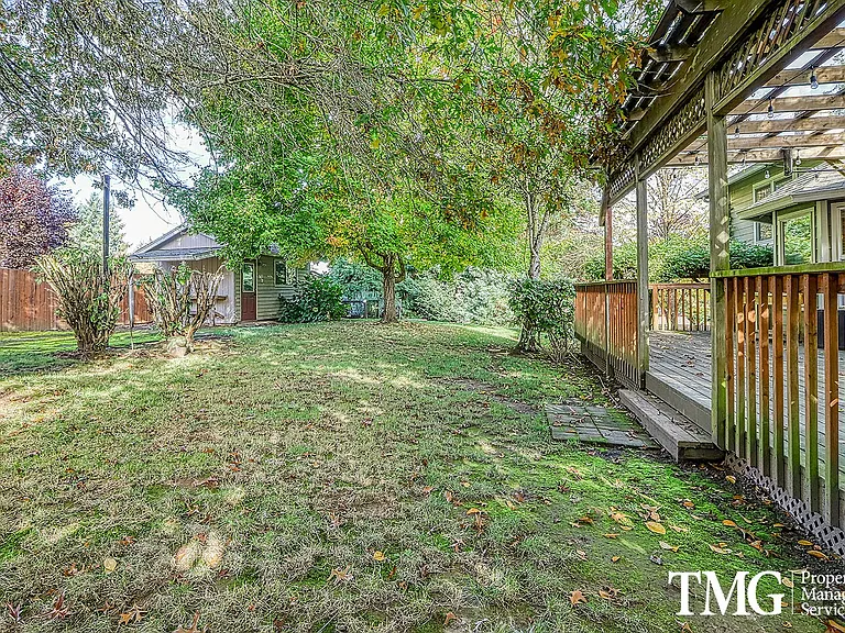 11004 NE Sherwood Dr — Photo 29