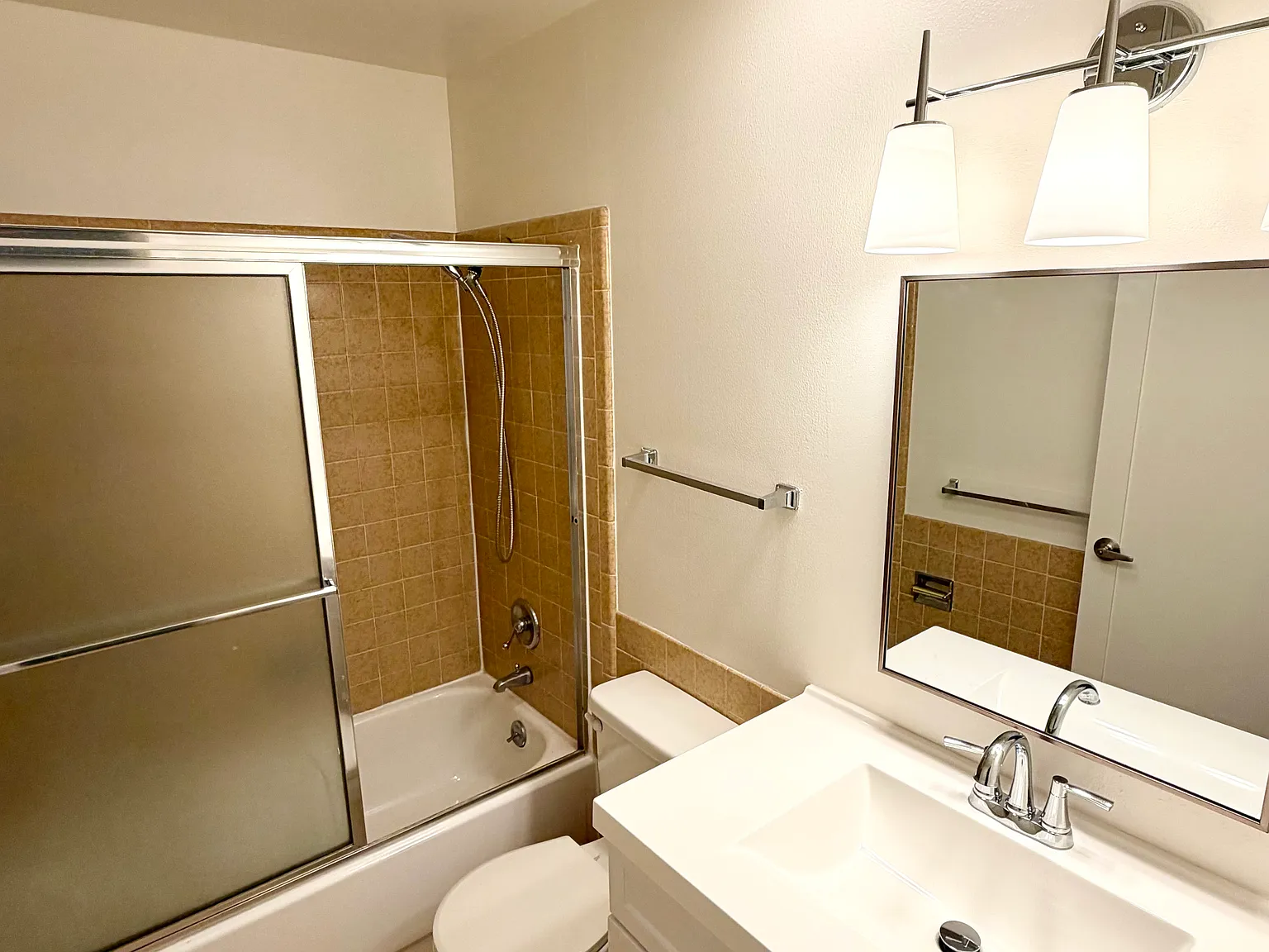1 bed, 700 sqft, $6,495 — Photo 4