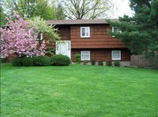 21 Carnation Dr, Nanuet, NY 10954