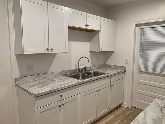 2nd image of 1933 Lakewood Cir S