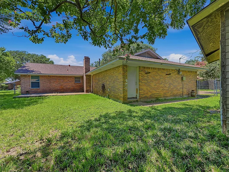 2506 Glen Ct — Photo 20