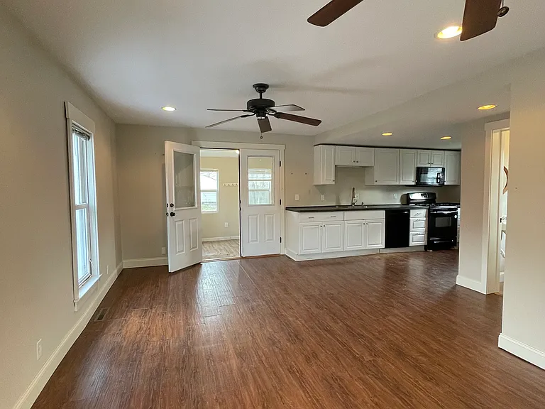 303 S New Castle St — Photo 3