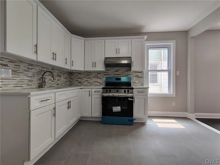 1539 Taylor Ave — Photo 7