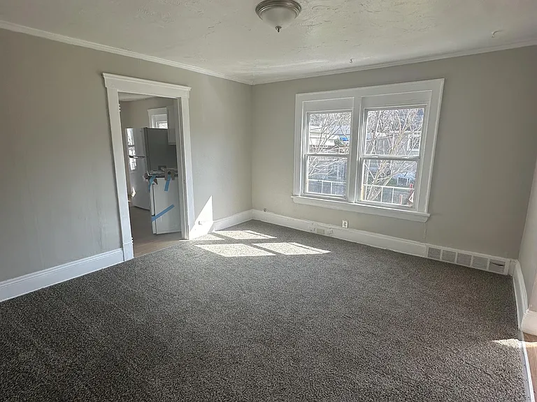 7613 Bancroft Ave — Photo 6