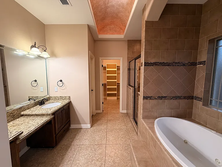 1501 Granada Cir — Photo 13