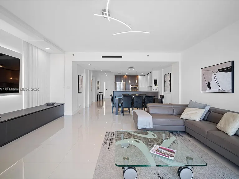 19234 Fisher Island Dr #19234 — Photo 11