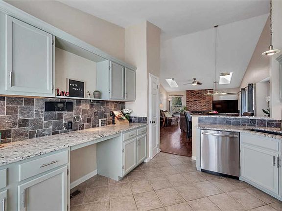 3rd image of 2098 King Arthur Ct