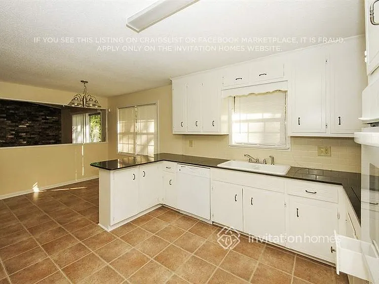 323 Princess Ave — Photo 6