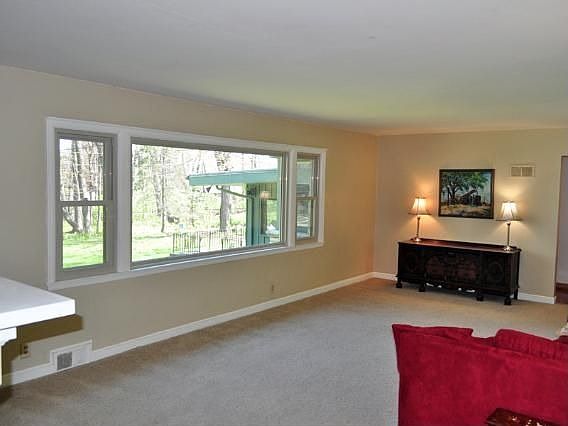 2nd image of 19130 Lothmoor Dr