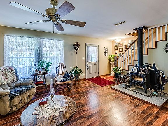5th image of 370 Shepherd Ln