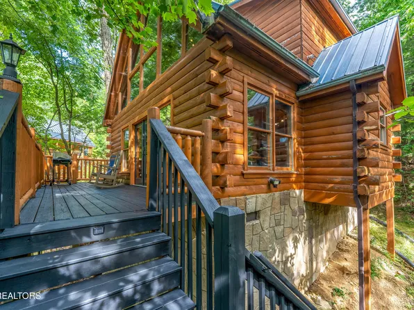 1820 Beach Front Dr, Sevierville, TN 37876