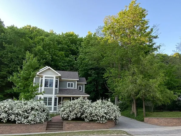 11140 Main St, Honor, MI 49640
