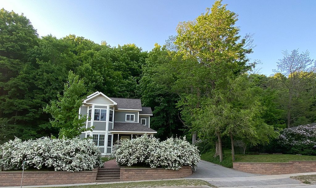 11140 Main St - Property Image