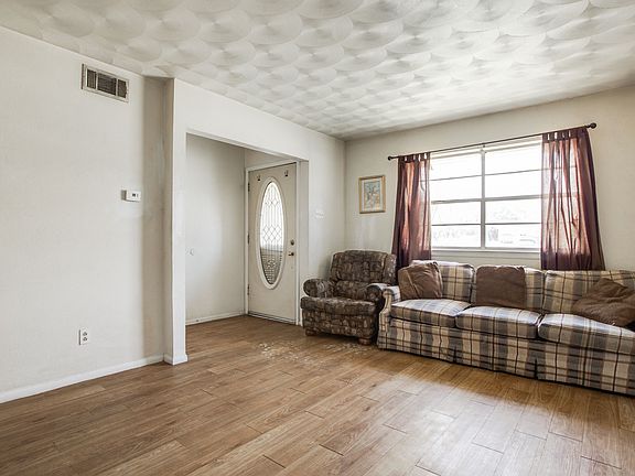 4th image of 3606 Galaxie Dr