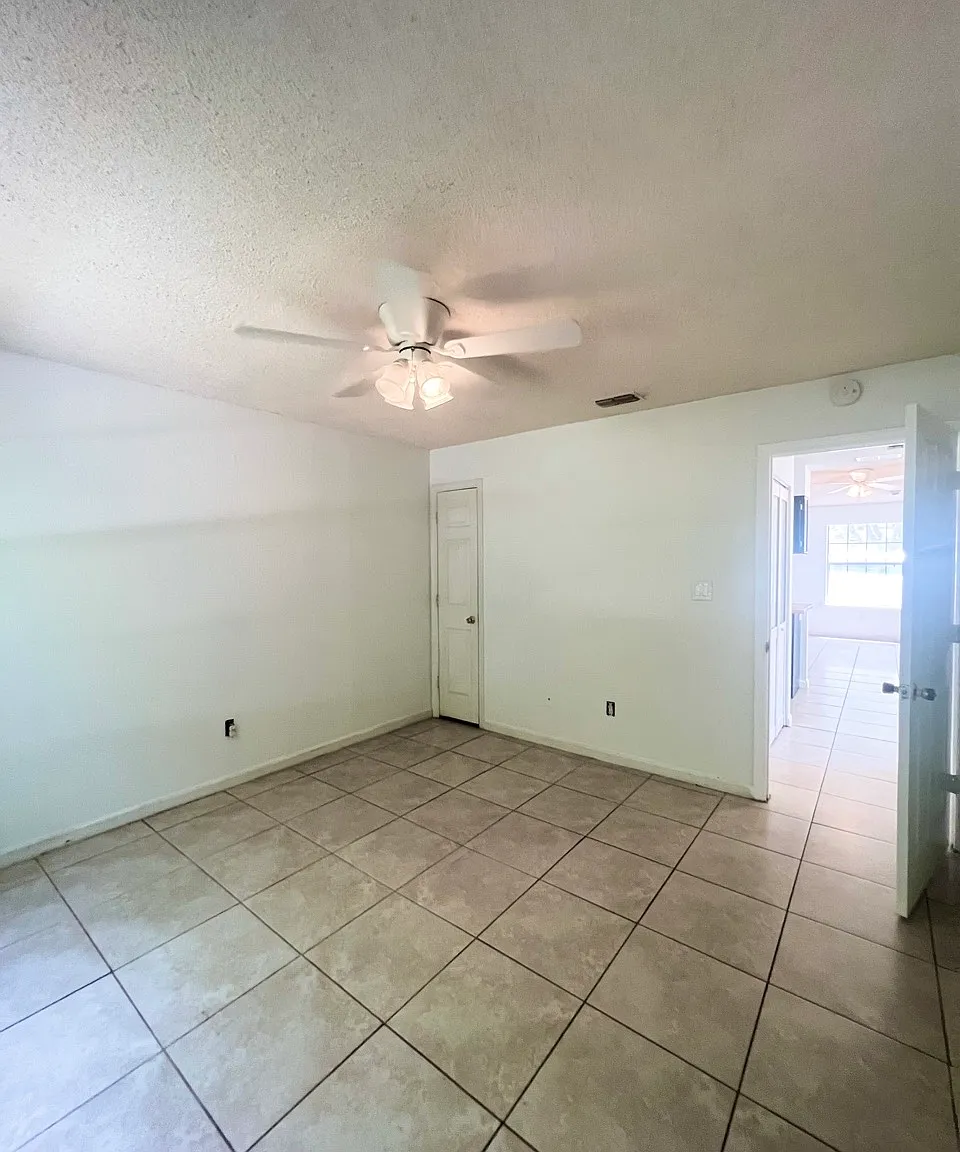 3 bed, 2.0 bath, 1188 sqft, $1,600 — Photo 3