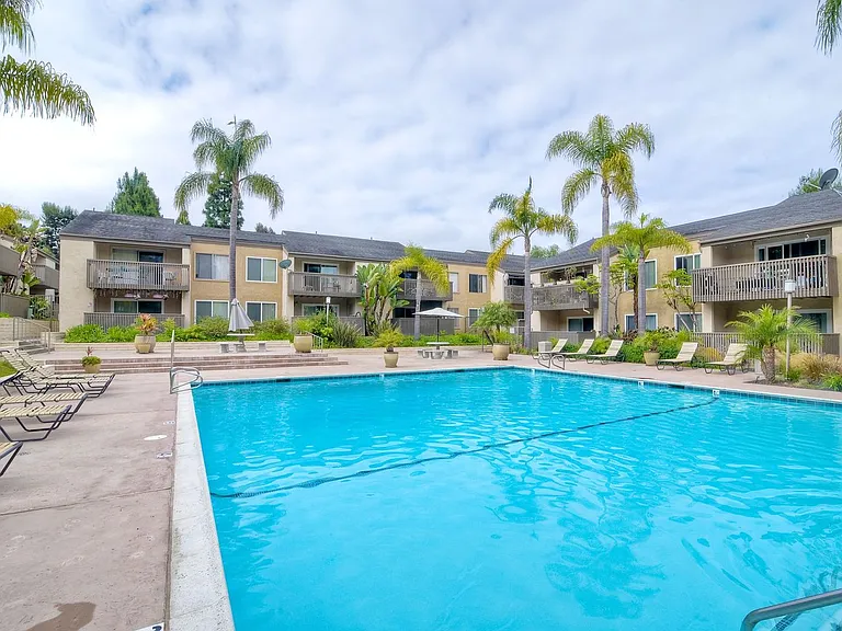 8545 Villa La Jolla Dr #H — Photo 16