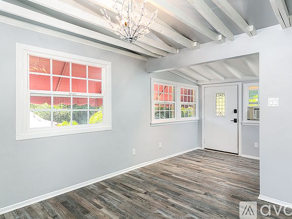 4th image of 533 Sturtevant Dr #1
