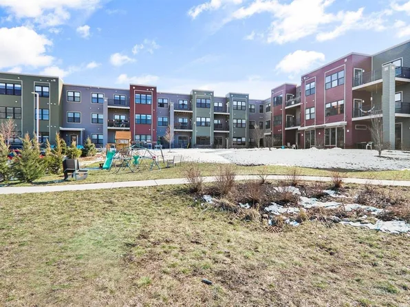 107 Sutherland Ct #222, Madison, WI 53704