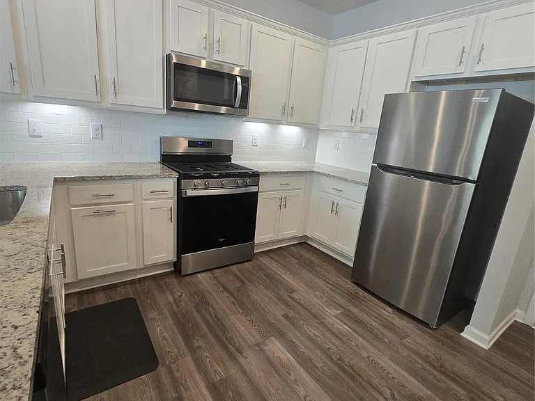 5240 Kinsbridge Dr — Photo 9