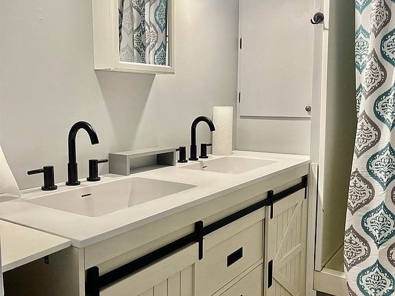 4th image of 7 Sargent Place #21