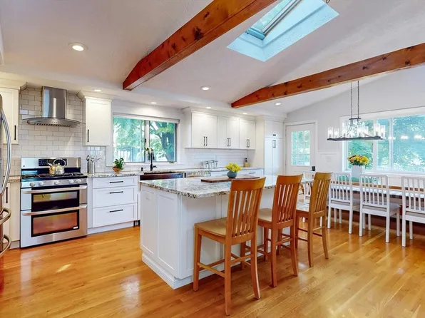 39 Botolph St, Melrose, MA 02176