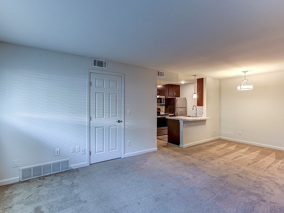 1st image of 480 Pedretti Ave APT 10