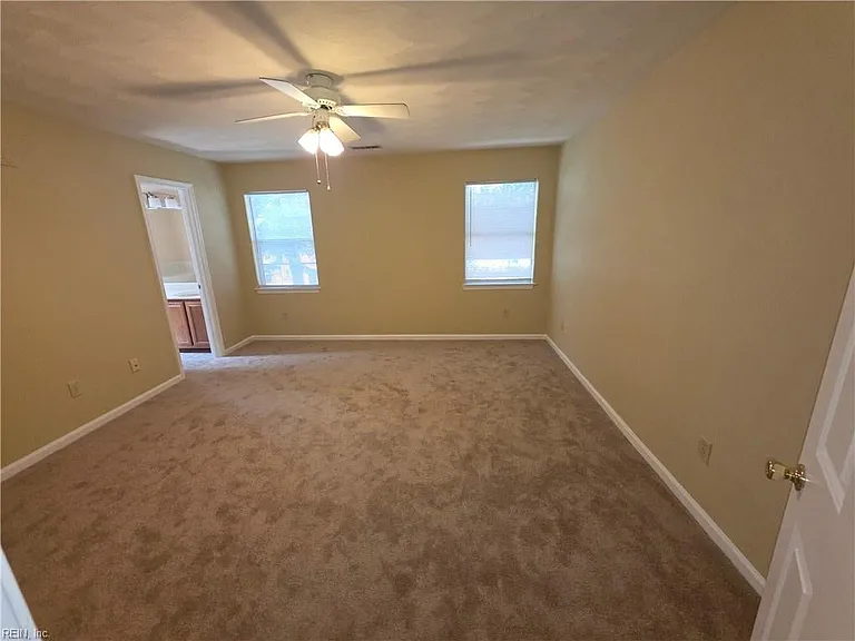 1460 Berkshire Dr — Photo 17
