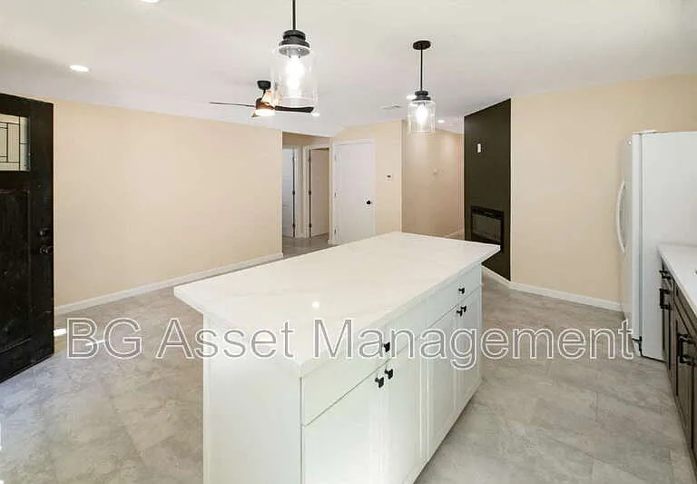 2807 Sabral Cir — Photo 3
