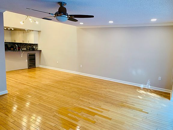 5th image of 2939 W Knights Ave